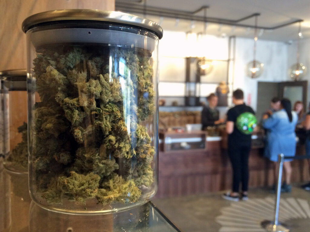 Coffeeshop buy cannabis